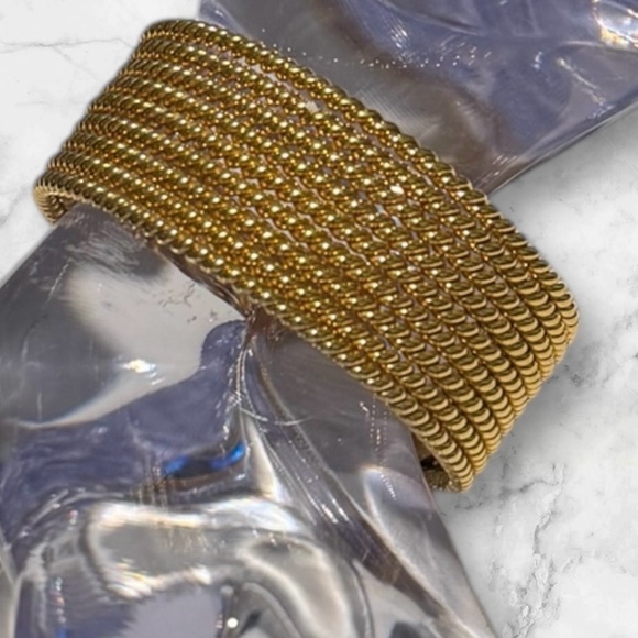 💟💎Vintage Avon Gold Tone Cuff Bracelet - Picture 7 of 10